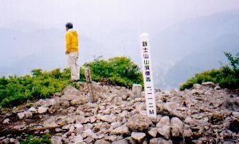 飯士山の山頂(19KB)
