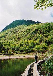 弥陀ケ池と奥白根山